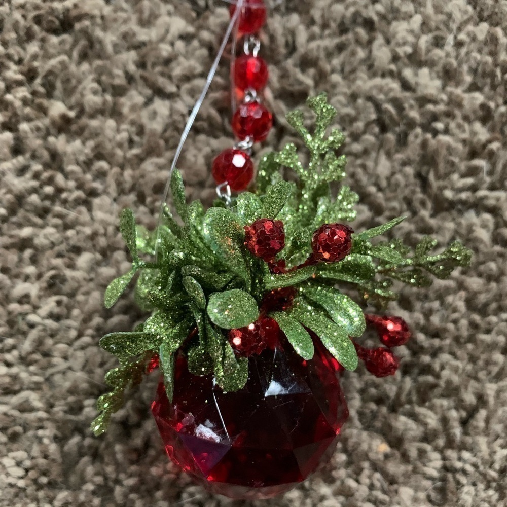 *NEW* Ganz The Original Kissing Krystals Ornament Classic Red